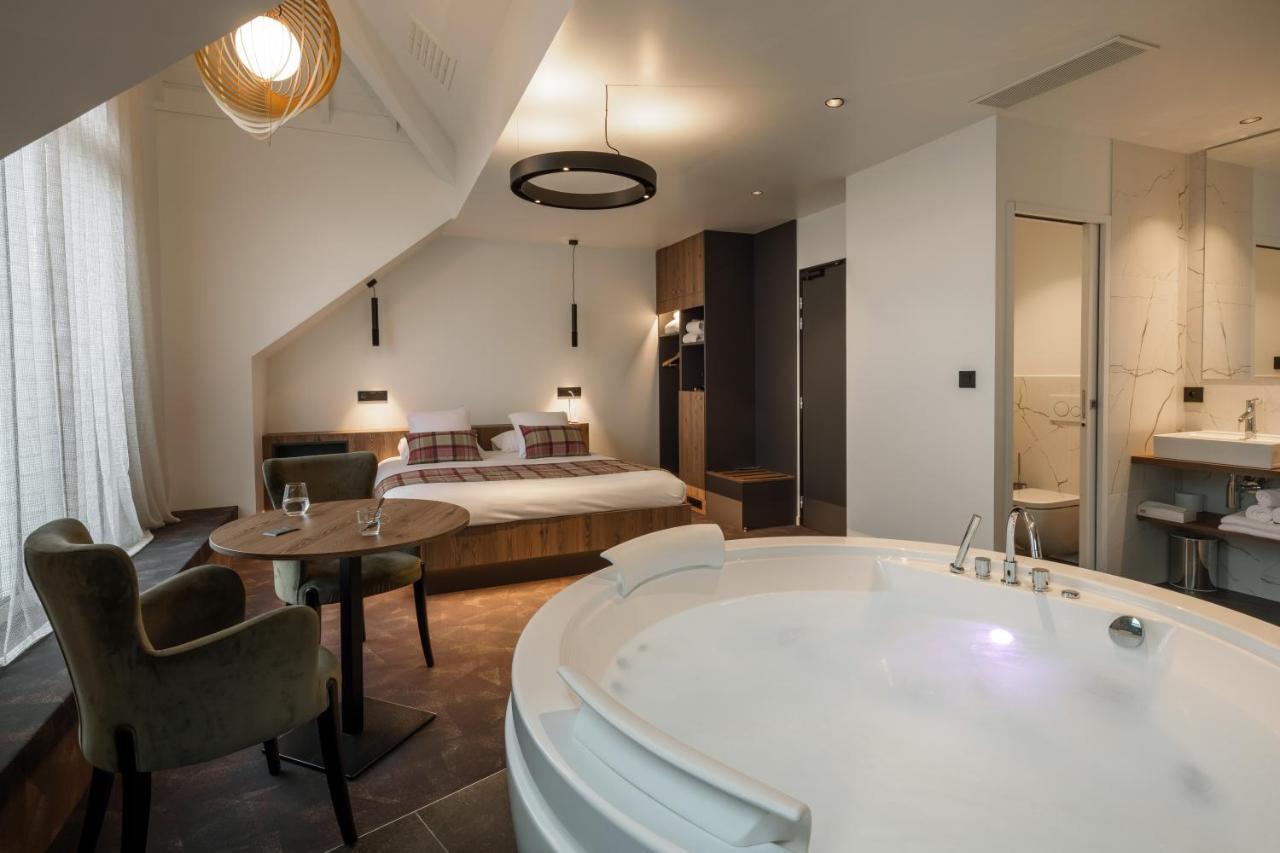 Logis Hotel Parenthese, Restaurant & Spa Chille Exterior foto